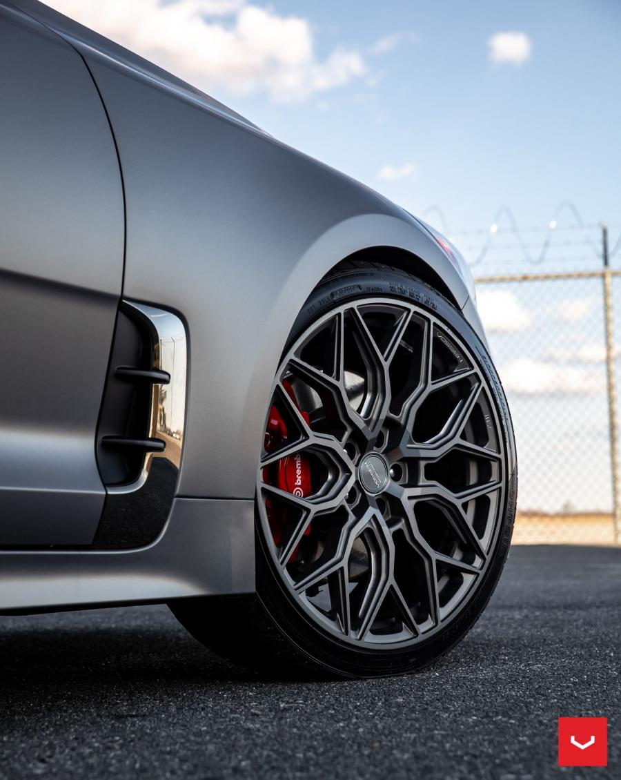 Детали экстерьера Kia Stinger GT on Vossen Wheels (HF-2) 2019 года  (фото 18 из 26)